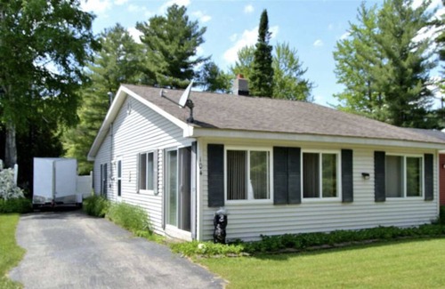 Houghton Lake Cabin | Cozy Cabin Lake view and access