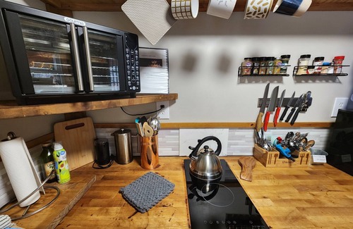 Jasper Cabin | Cozy cabin located on mountainside hobby farm