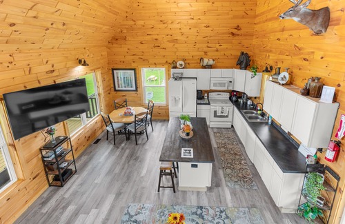 Applegate Cabin | Cozy Cabin, Luxury Hot Tub, GameRoom -Lake Huron