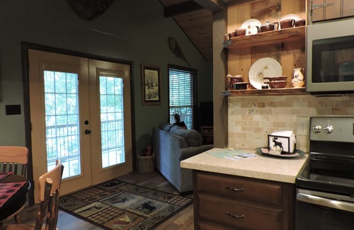 Robbinsville Cabin | Cozy cabin, mountain view & Wi-fi, Leavers available Oct 13-16 & Oct 26-Nov 10