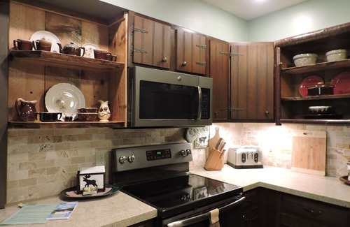 Robbinsville Cabin | Cozy cabin, mountain view & Wi-fi, Leavers available Oct 13-16 & Oct 26-Nov 10
