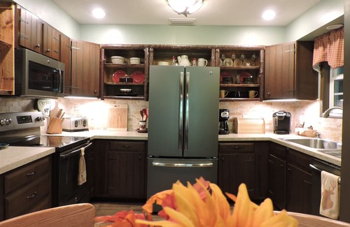 Robbinsville Cabin | Cozy cabin, mountain view & Wi-fi, Leavers available Oct 13-16 & Oct 26-Nov 10