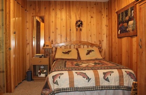 Atwater Cabin | Cozy Cabin near Diamond Lake