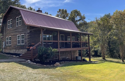 Louisville Cabin | Cozy Cabin near Knoxville