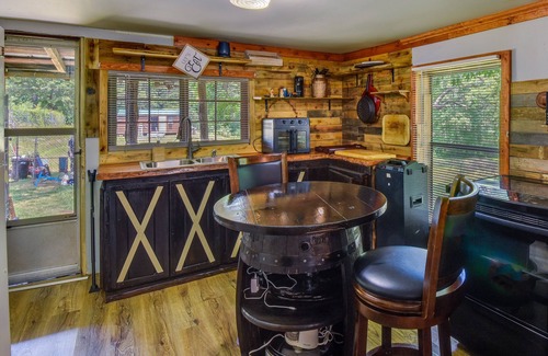 Anderson Cabin | Cozy Cabin Near Lake Hartwell & Clemson University
