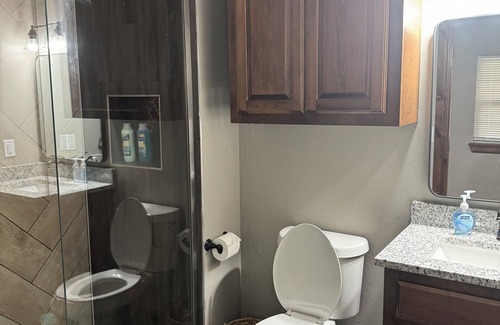 Lawton Cabin | Cozy cabin near Medicine Park Tv and WIFI