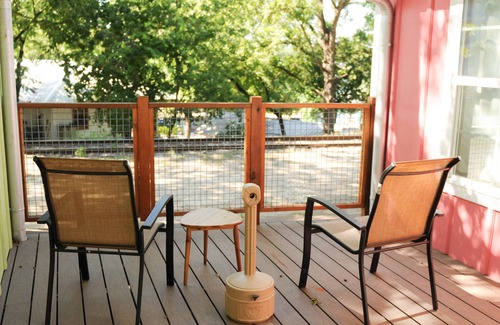 New Braunfels Cabin | Cozy Cabin near the Comal River-Cabin #5- Railroad Theme. Walk to Wurstfest
