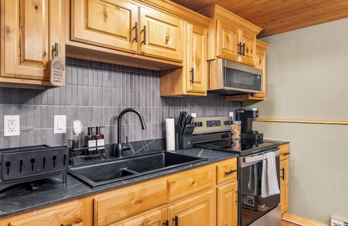Lead Cabin | Cozy Cabin Near Trails, Large Parking Area, Hot Tub, 1/4 Mile off Highway!