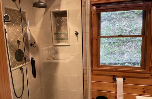 Tuckasegee Cabin | Cozy Cabin Nested in the Beautiful Blue ridge Mountains!