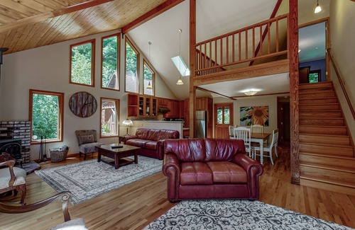 Eureka Cabin | Cozy Cabin Nestled on 2.5 Acres of Pristine Redwood Forest *Hot Tub *Fire Pit!