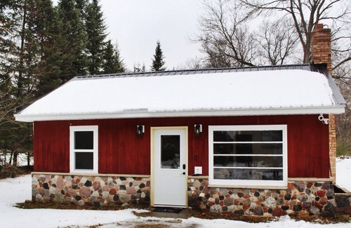Crivitz Cabin | Cozy Cabin Nestled on 3 Acres