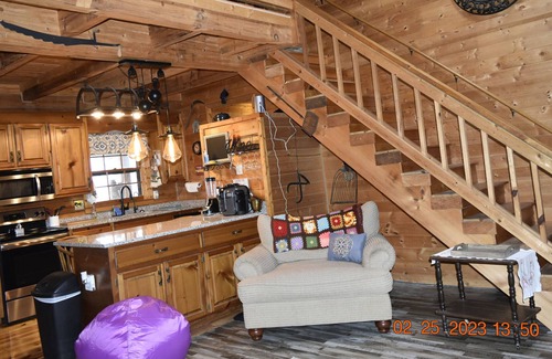 Pine Mountain Valley Cabin | Cozy cabin nestled atop Pine Mountain and FDR State