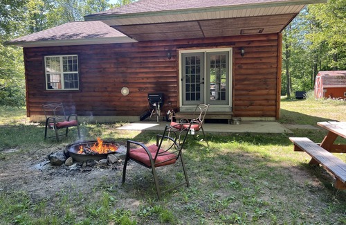 Reed City Cabin | Cozy cabin on 30 acres