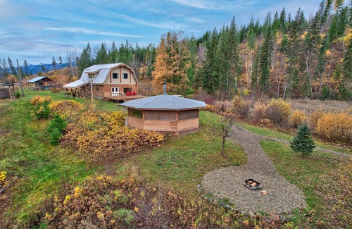 Thompson-Nicola Regional District Cabin | Cozy Cabin on 77 acres with Private Lake - Pet Friendly!