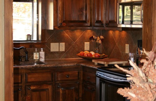 Grapeland Cabin | Cozy Cabin on a private lake.