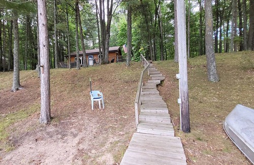 Stone Lake Cabin | Cozy cabin on class A Musky Lake - Lake Big Sissabagama - Pet Friendly