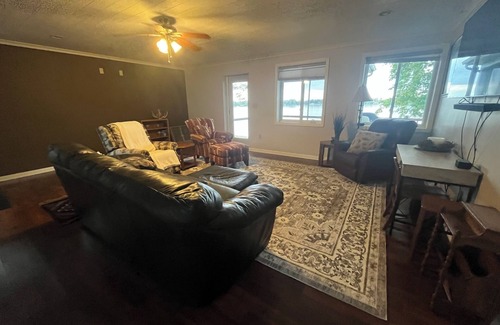 Le Center Cabin | Cozy cabin on Lake Jefferson in Cleveland, MN
