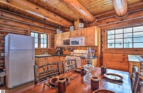 Kalkaska Cabin | Cozy Cabin on Lake Manistee