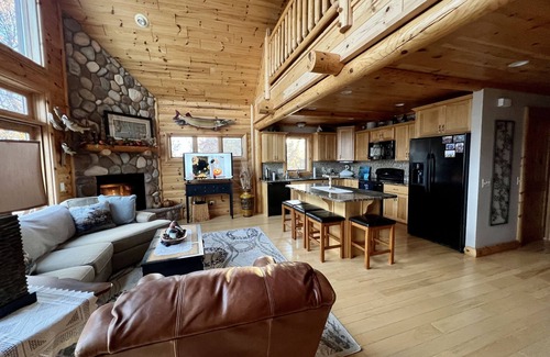 Lodi Condo | Cozy Cabin on Lake Wisconsin nSkiing, Fishing & Hiking Retreat
