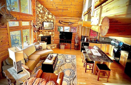 Lodi Condo | Cozy Cabin on Lake Wisconsin nSkiing, Fishing & Hiking Retreat