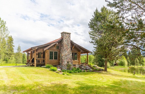Coram Cabin | Cozy Cabin on Private Ranch Near West Entrance to Glacier National Park