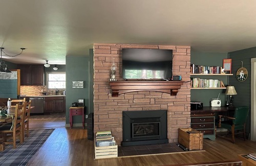 Rye Cabin | Cozy Cabin on the Creek, with fireplace and firepit.