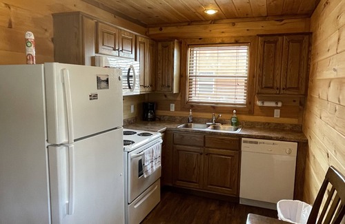 Van Buren Cabin | Cozy Cabin on the edge of town only 1/2 mile from Current River !