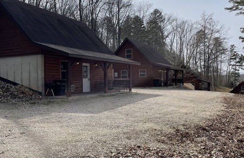 Van Buren Cabin | Cozy Cabin on the edge of town only 1/2 mile from Current River !
