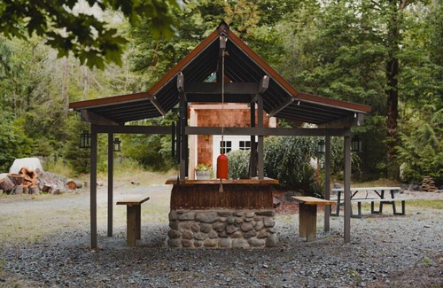 Lewis County Apartment | Cozy Cabin on Tilton River Near Mt Rainier