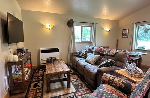 Coram Cabin | Cozy cabin only 7 miles from Glacier National Park