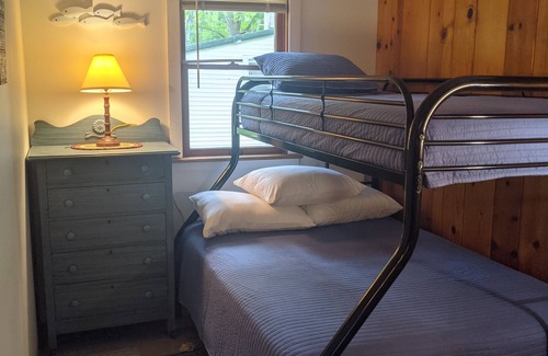 Mayfield Cabin | Cozy Cabin Overlooking Fife Lake