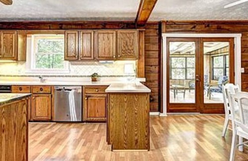 Snellville Cabin | **Cozy Cabin Perfect for Large Groups and Events**