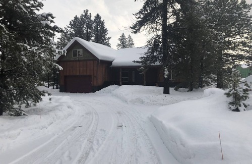 McCall Cabin | Cozy cabin perfect for family gatherings, great location in McCall!