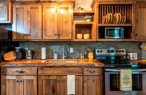 New Century House | Cozy Cabin Rental on Sacred Land Ideal for Glamping in Kansas