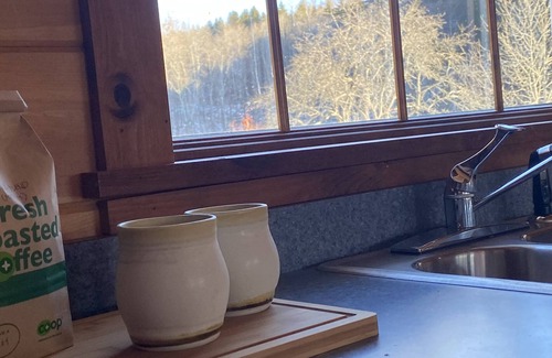 Roxbury Cottage | Cozy Cabin Retreat