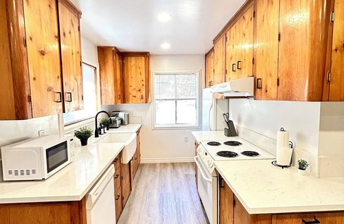 Julian Cabin | Cozy cabin steps from downtown Julian with hot tub & BBQ!