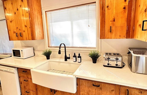 Julian Cabin | Cozy cabin steps from downtown Julian with hot tub & BBQ!
