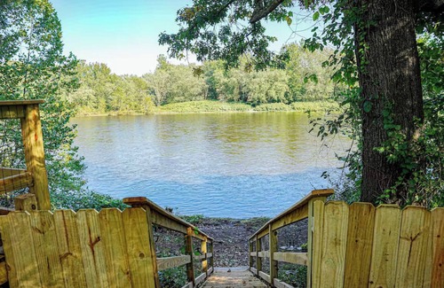 Milford Cabin | Cozy Cabin Steps from the Delaware River