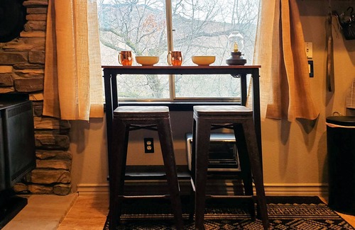 Julian Cabin | Cozy Cabin Studio Nestled in the Trees with Mountain Views.