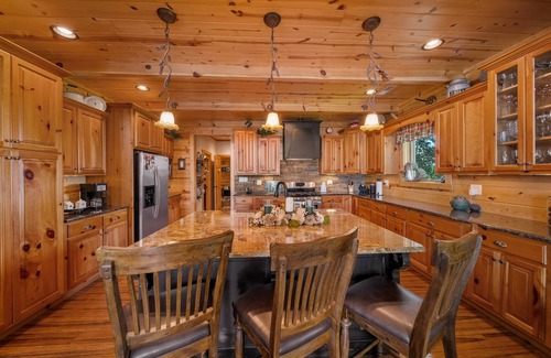 Sevierville Cabin | Cozy Cabin Style Lake House