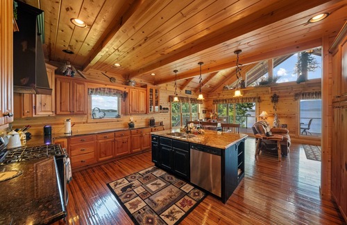 Sevierville Cabin | Cozy Cabin Style Lake House