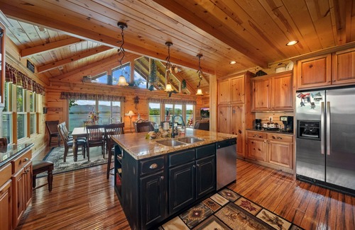 Sevierville Cabin | Cozy Cabin Style Lake House