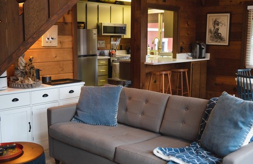 Long Beach Cabin | Cozy Cabin w/6 minute walk to the beach!
