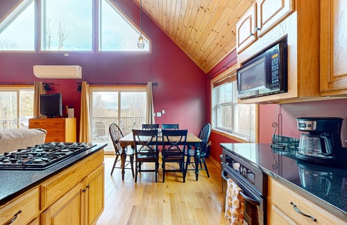 Morgan House | Cozy Cabin w/access to VAST trail system, close to swimming, kayaking & fishing