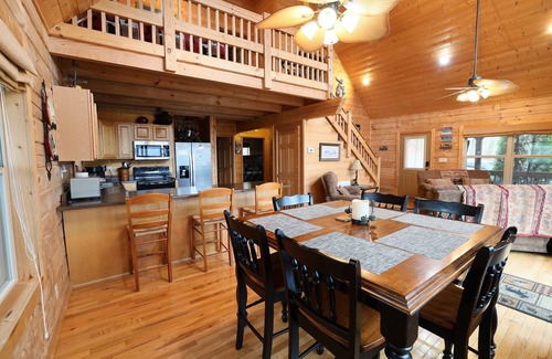 Bryson City Cabin | Cozy Cabin w/Great Views, Hot Tub *Starlink*
