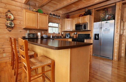 Bryson City Cabin | Cozy Cabin w/Great Views, Hot Tub *Starlink*