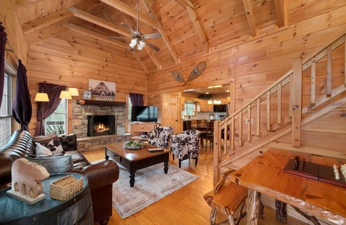 Blairsville Cabin | Cozy Cabin W/Hot Tub, Pool Table, and Fire Pit