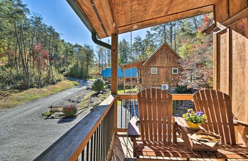 Weaverville Cabin | Cozy Cabin w/Hot Tub & Fireplace – 15 Mi to Asheville