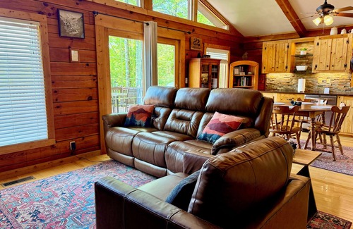 Whittier Cabin | Cozy Cabin w/Hot Tub & Epic Smoky Mountain Views