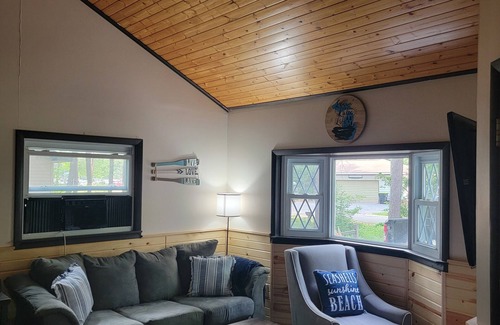 Higgins Lake Cabin | Cozy Cabin walking distance to BEAUTIFUL Higgins Lake!